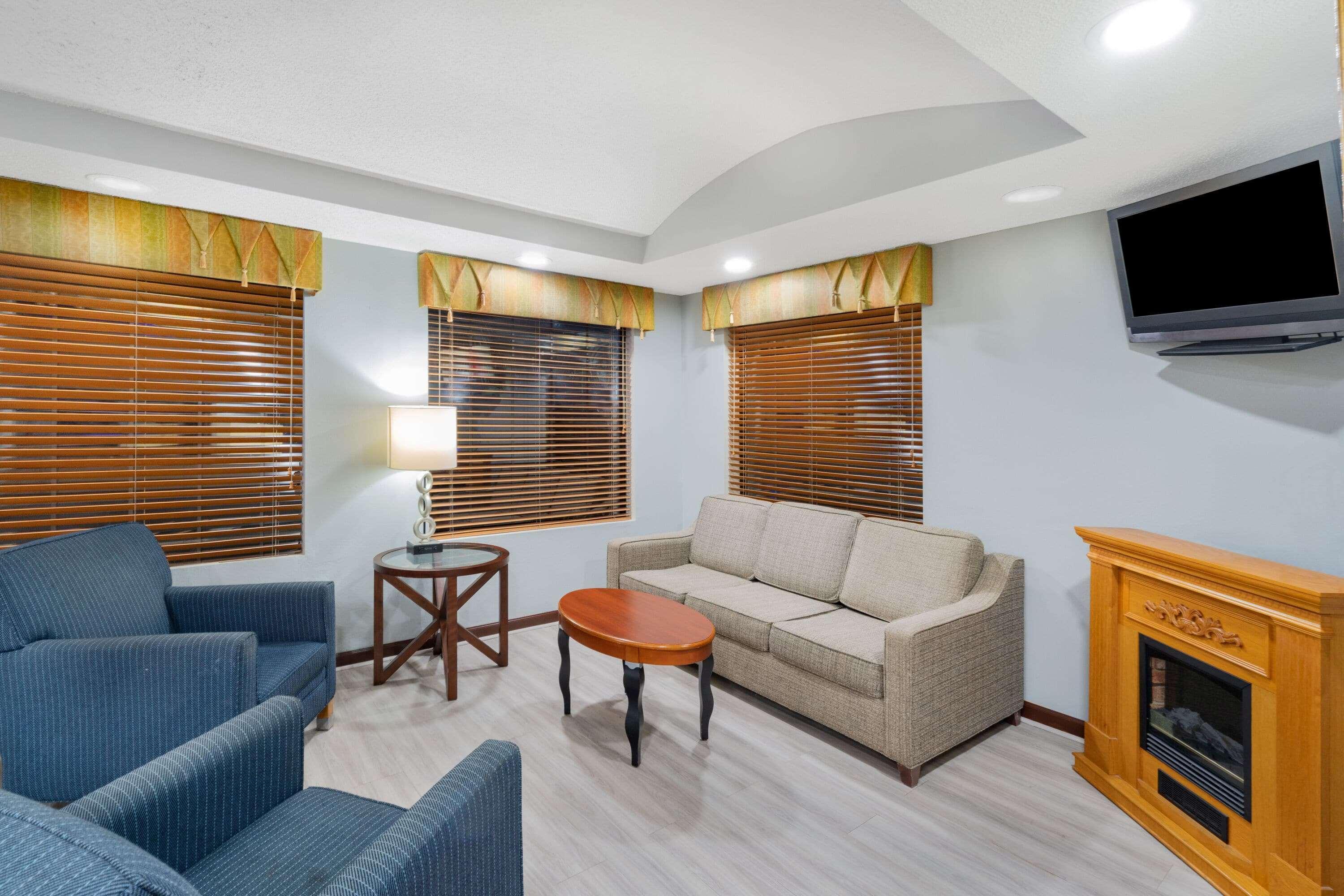 Baymont By Wyndham Hinesville Fort Stewart Area Exterior foto